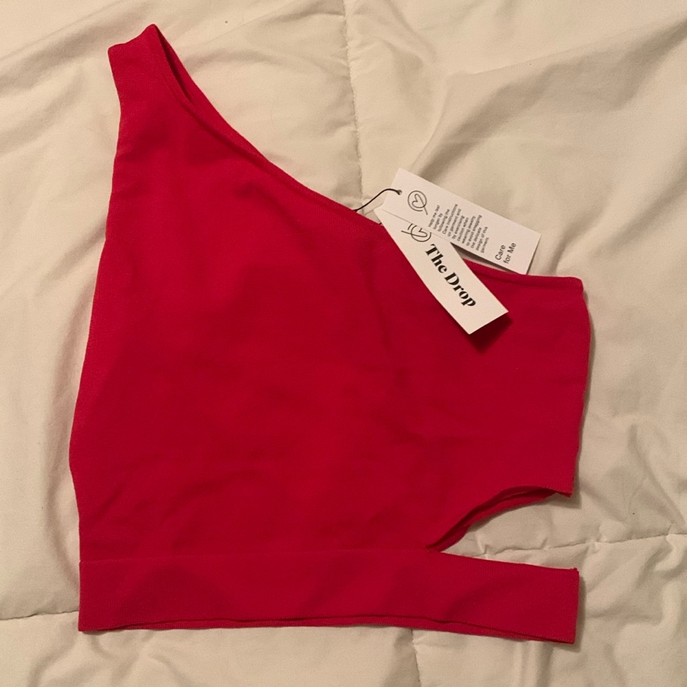 The Drop one shoulder top